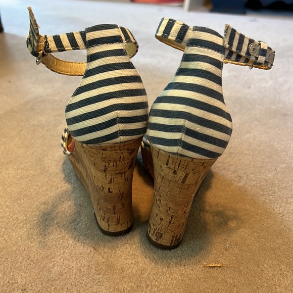Crisp striped denim wedge shoes with red sole trim - Picture 3 of 5